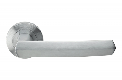 Dafne Polished Chrome Door Handle With Rose of Hexagonal Italian Design by Linea Calì