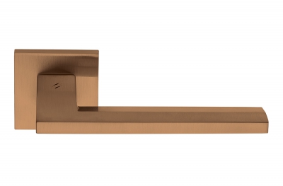 Electra Vintage Mat Finish Door Handle on Rosette with New York Style by Colombo Design