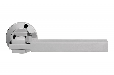 Elle Polished Chrome Door Handle With Rose of Squarish Shape by Linea Calì