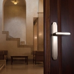 Glamor Door Handle on Plate With Invisible Intrusion Detection System Linea Calì Design