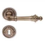 Impero Natural Brass Door Handle on Rosette With Decorations Made in Italy by Antologhia