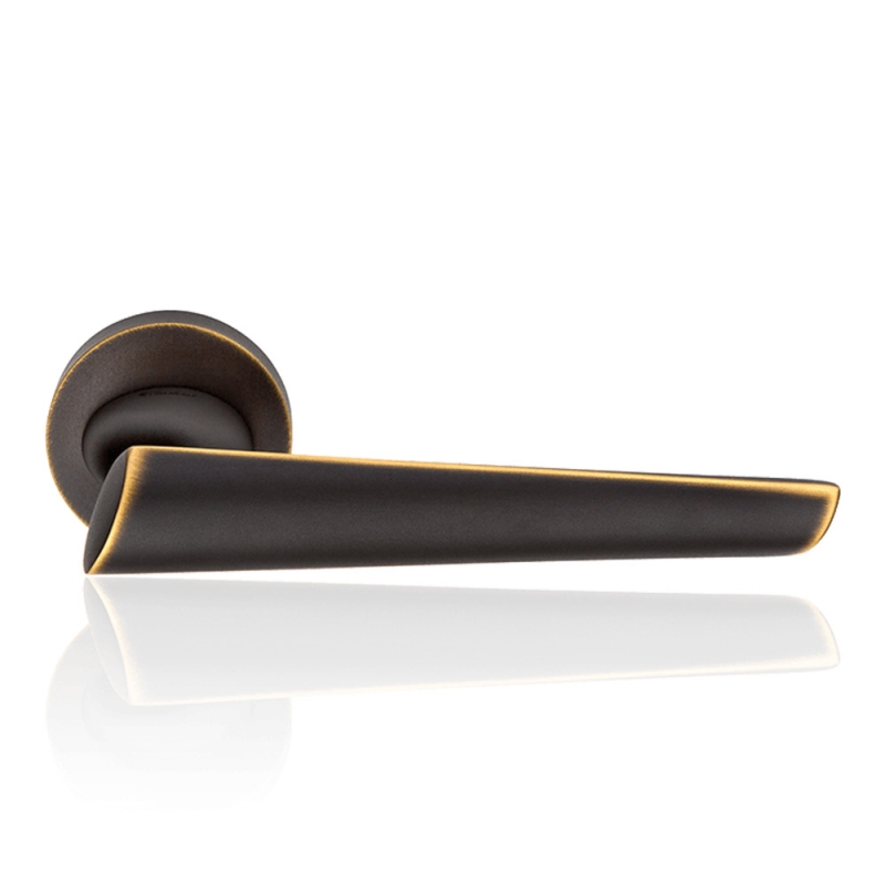 Kendo Matt Bronze Door Handle With Rose od Contemporary Design Linea Calì Design