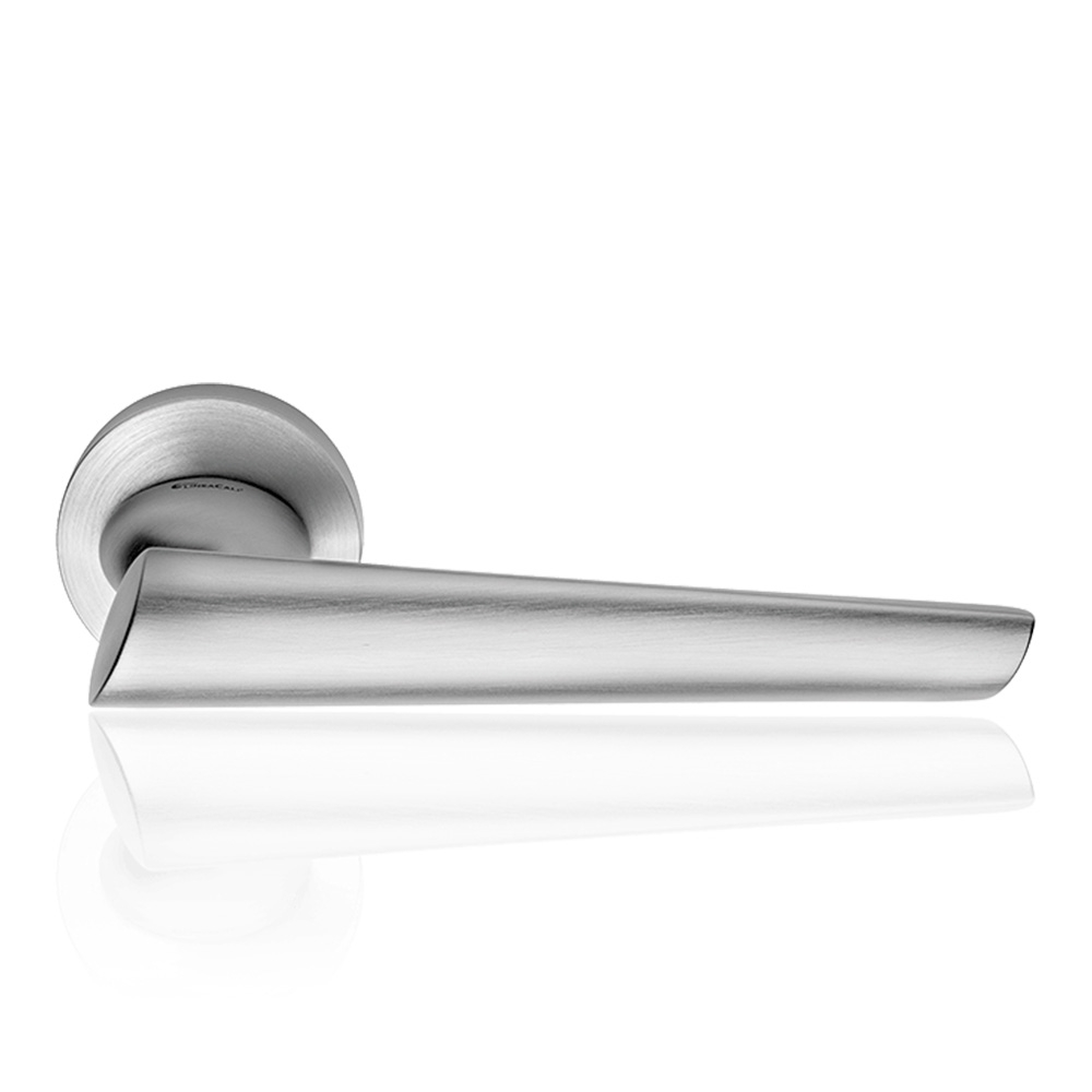 Kendo Satin Chrome Door Handle With Rose od Contemporary Design Linea Calì Design