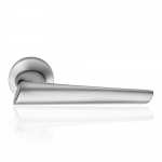 Kendo Satin Chrome Door Handle With Rose od Contemporary Design Linea Calì Design