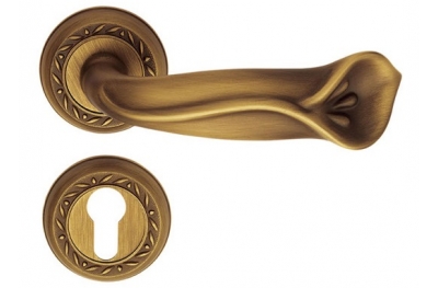Princess Classique Pasini Brass Door Handle with Rosette and Escutcheon Plate