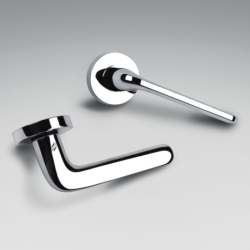 Isy Polished Chrome Door Handle on Rosette Studio Bettonica Leone for Colombo Design