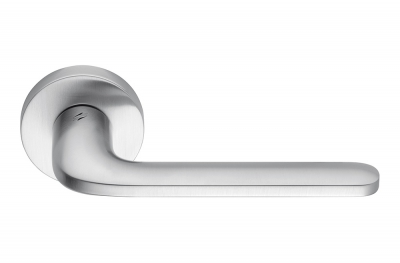 Roboquattro Satin Chrome Door Handle on Rosette Fashion and Trendy by Colombo Design