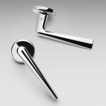 Roboquattro Polished Chrome Door Handle on Rosette Smooth Without Corners by Colombo Design