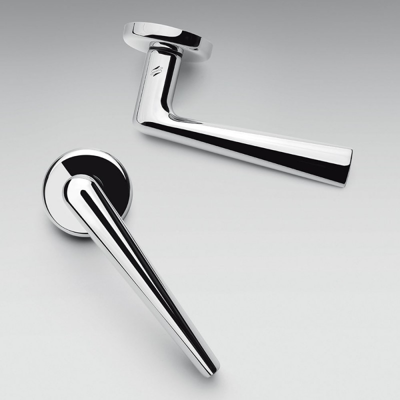 Roboquattro Polished Chrome Door Handle on Rosette Smooth Without Corners by Colombo Design