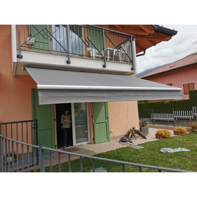 Awning to fall Retractable tempotest from balcony Arms with Dumpster 